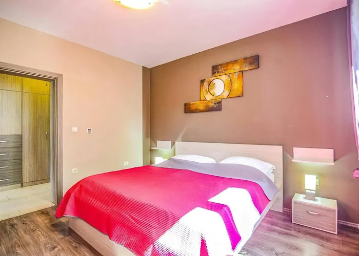 Thea Istria By * Πούλα