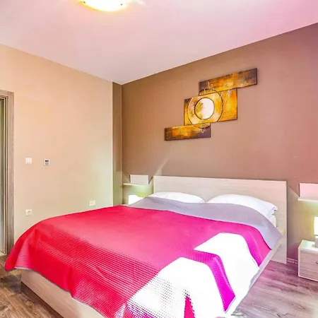 Thea Istria By * Póla